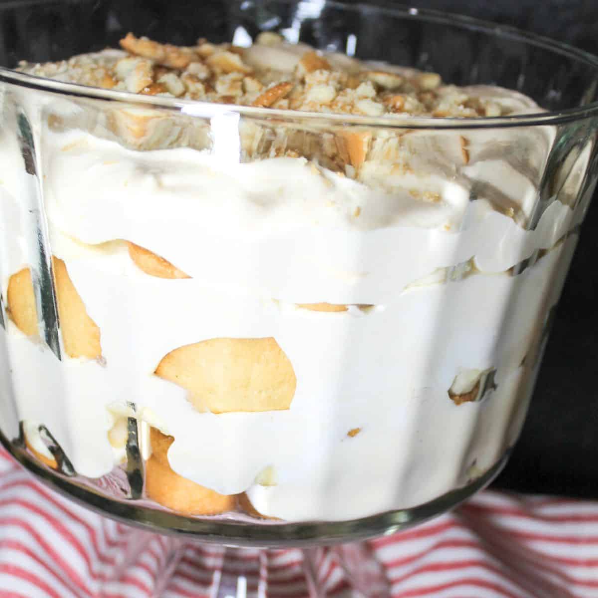 Banana pudding in a trifle bowl ready to eat.