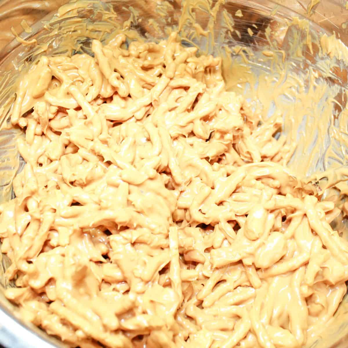 Haystack mixture in a bowl.